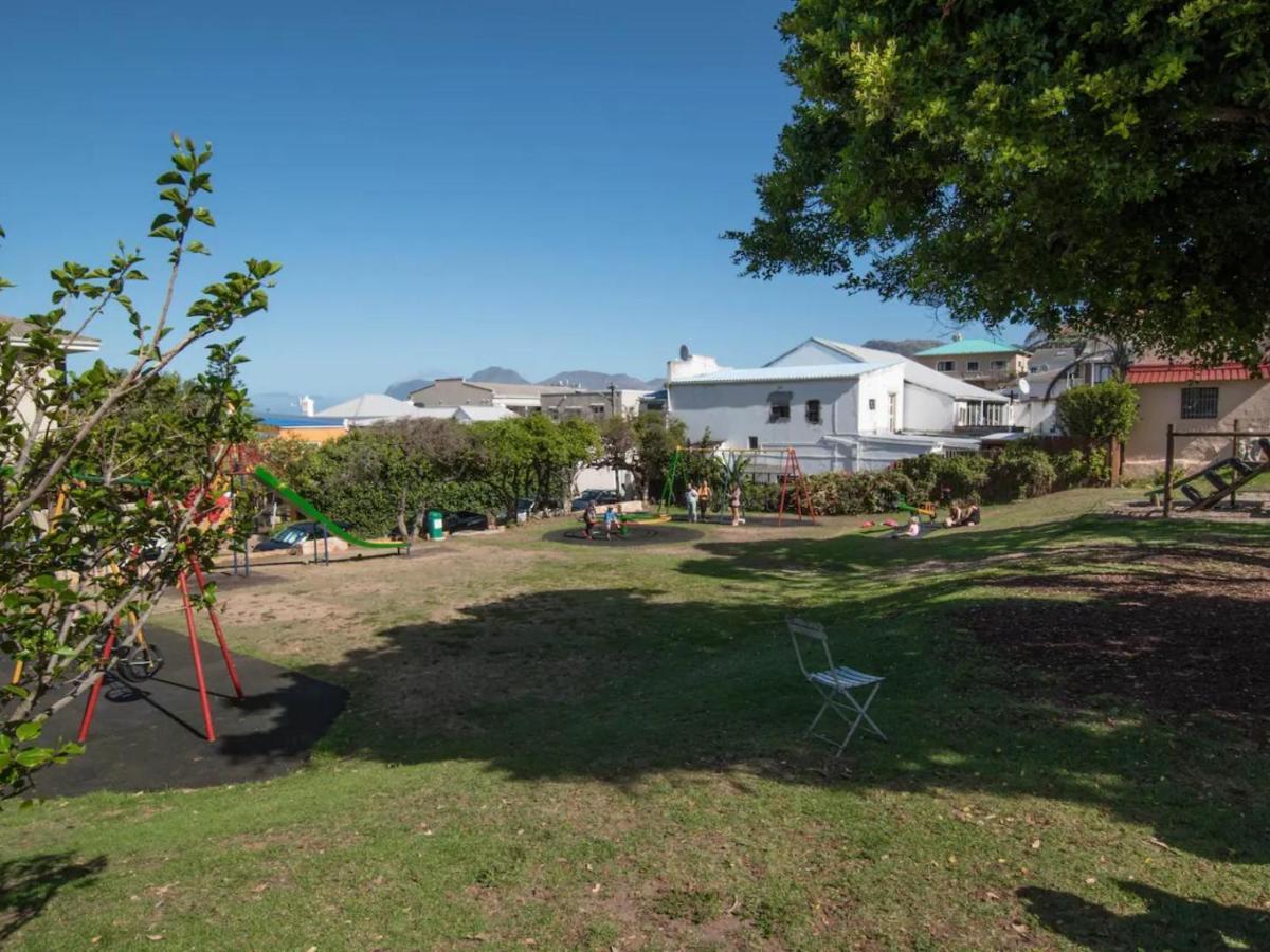 Behr Road Apartment With Sea View Patio Cape Town Ngoại thất bức ảnh
