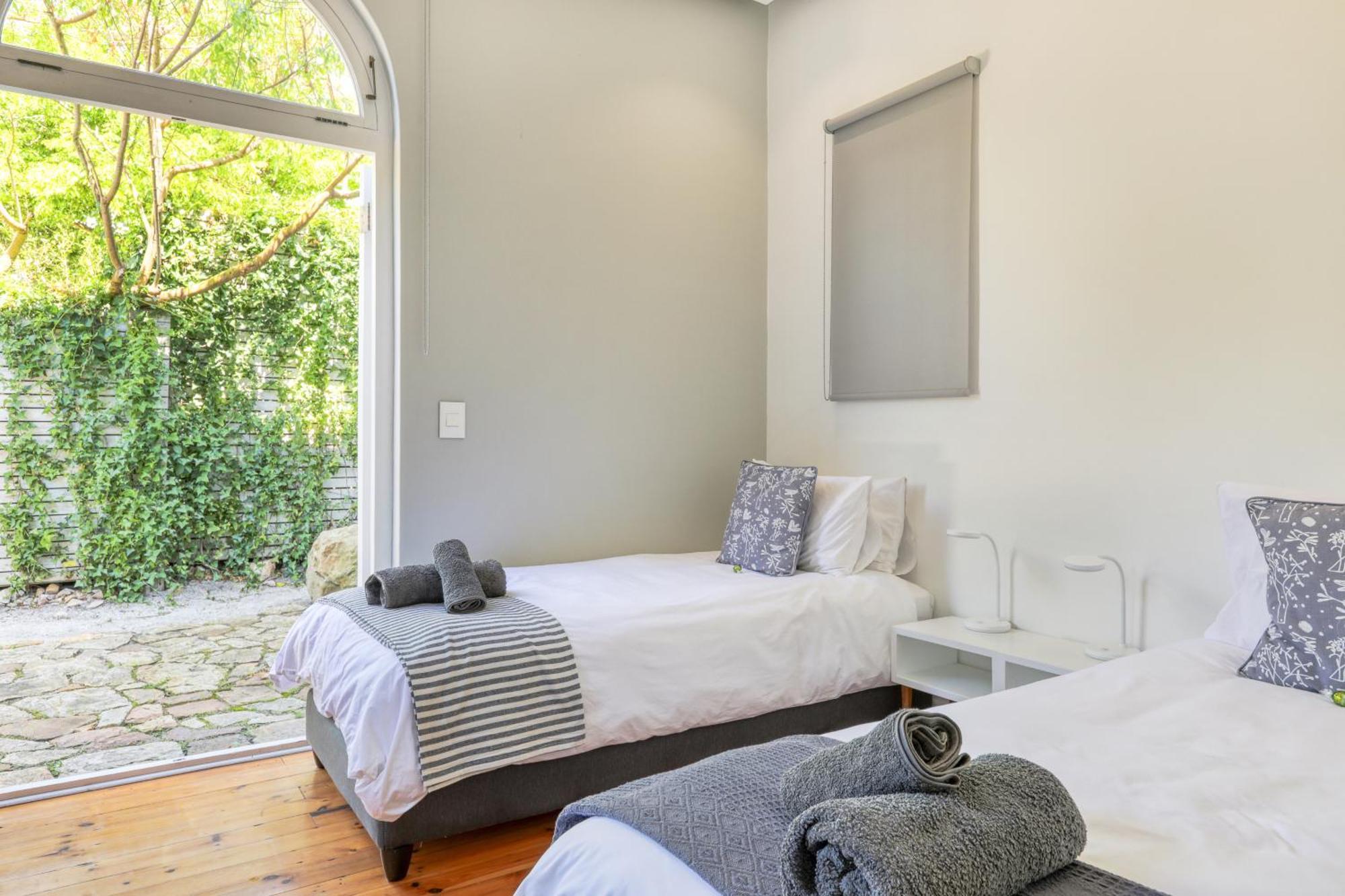 Behr Road Apartment With Sea View Patio Cape Town Ngoại thất bức ảnh